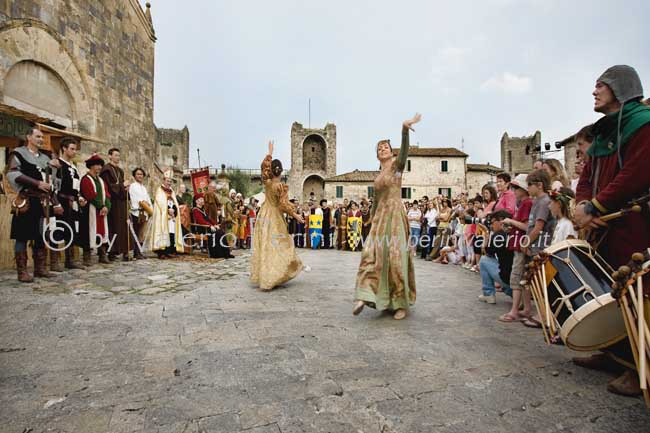 Monteriggioni: La Festa Medievale